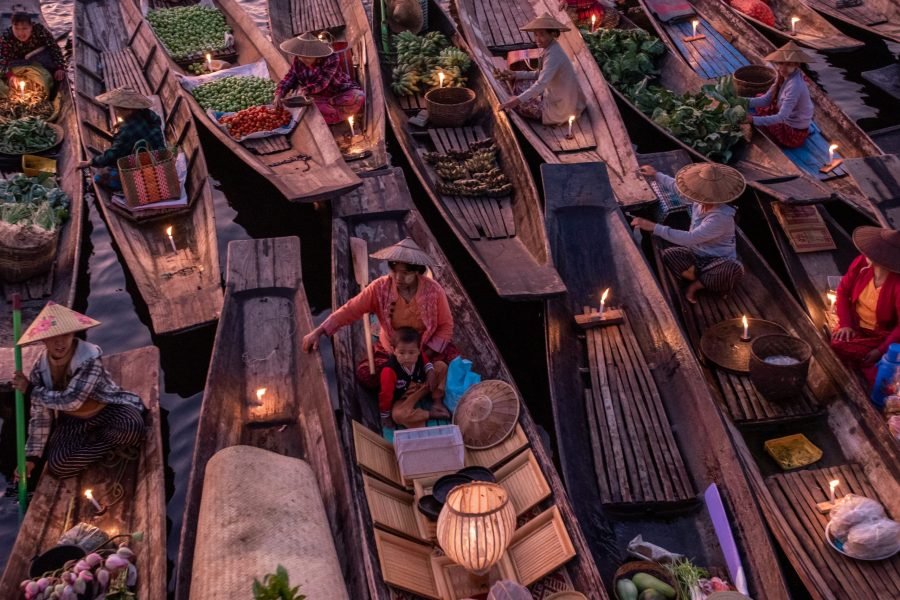 Damneon Floating Market